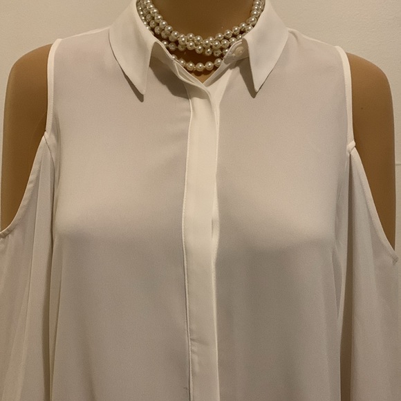 EXPRESS NWOT Cold- Shoulder Button Down Shirt - Picture 3 of 9